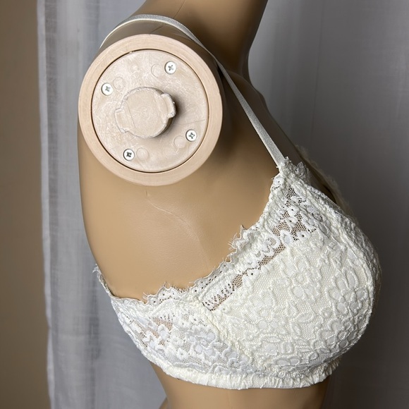 Aerie 36C white bra,lace covered,mesh,fray,padded,cross back,wireless,feminine - Picture 4 of 11